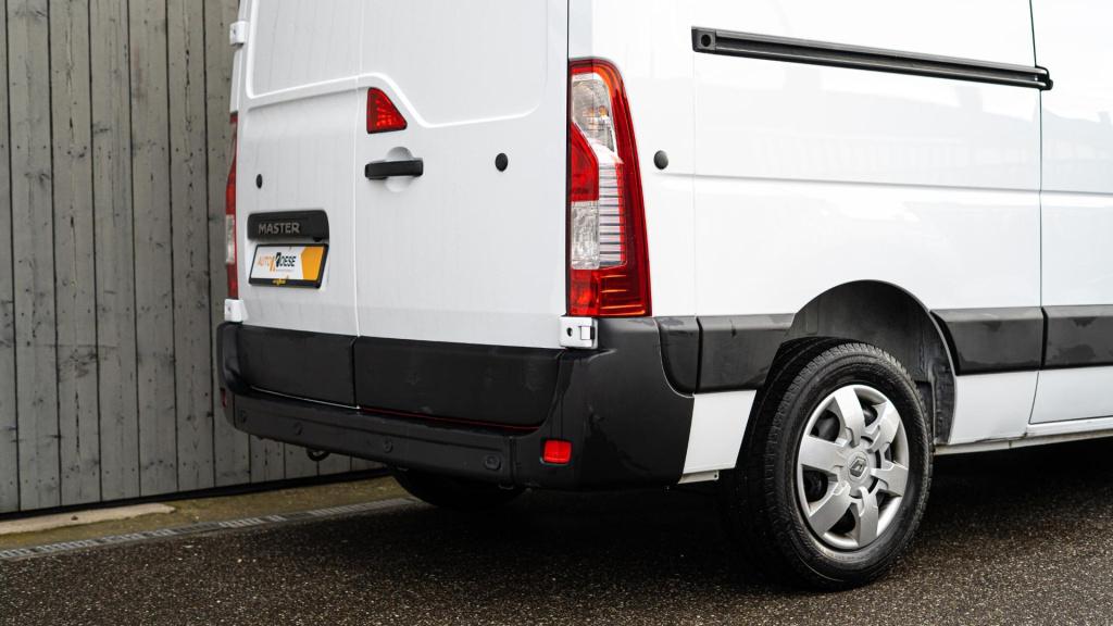 Renault Master t35 2.3 dci 135 l2h2 comfort | camera | vloerplaat | navigat