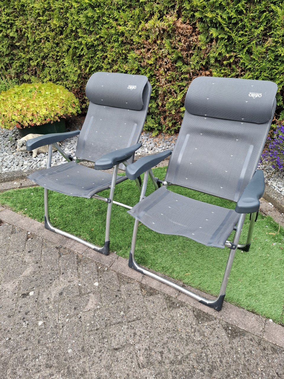 Twee Crespo tuinstoelen