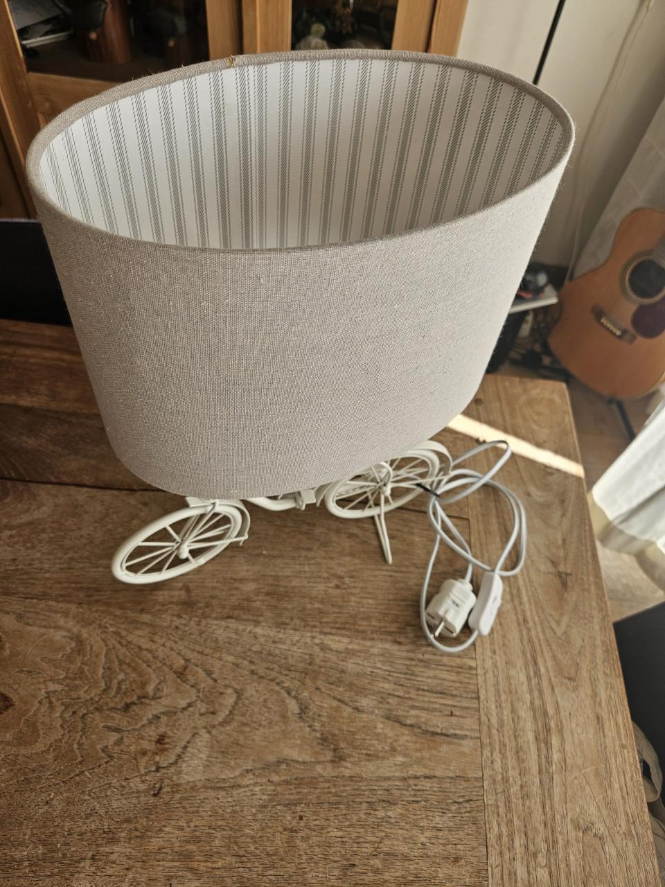 Leuke orginele lamp  uitgevoerd in fietsvorm, fietslamp