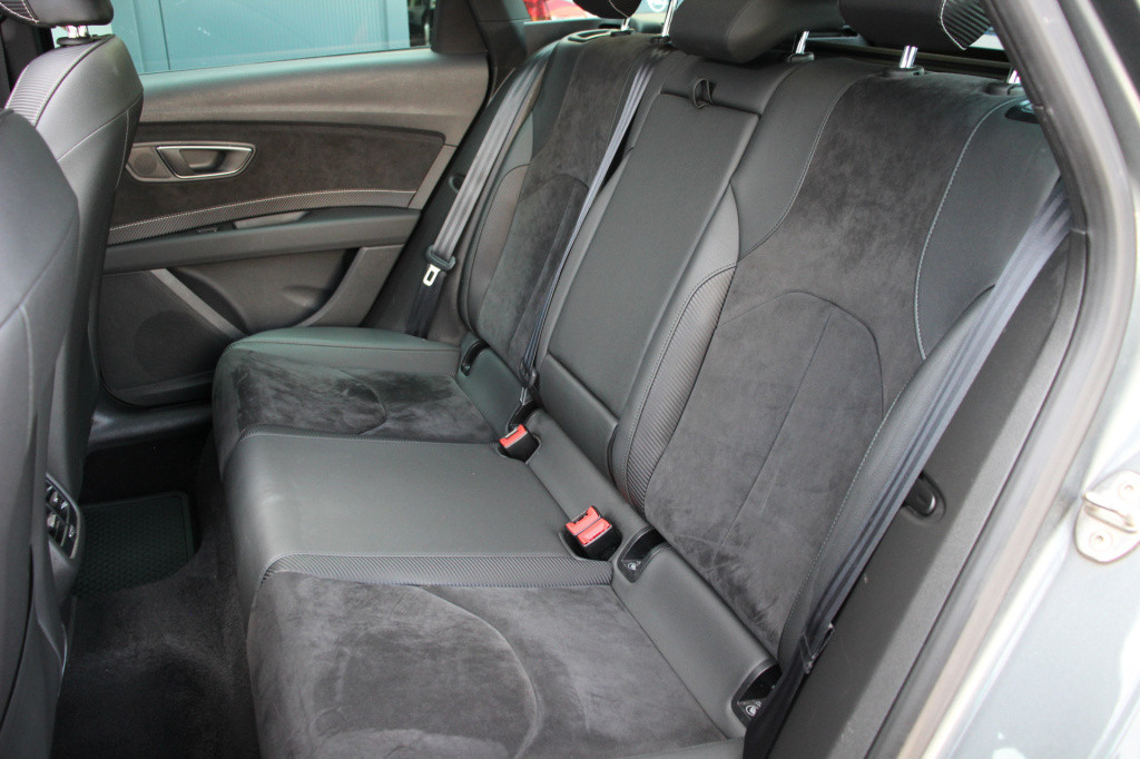 Seat Leon Sportstourer st 2.0 tsi cupra 300 4drive | pano. | camera | 301pk