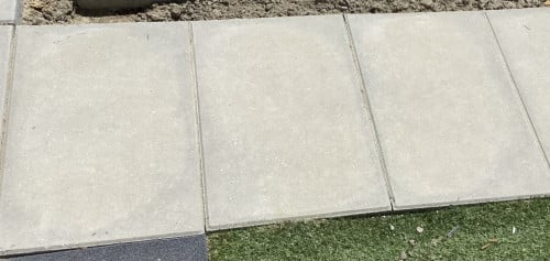 Gratis: ruim 80 bijna nieuwe Excluton tuintegels beton 40 x 60 GERESERVEERD