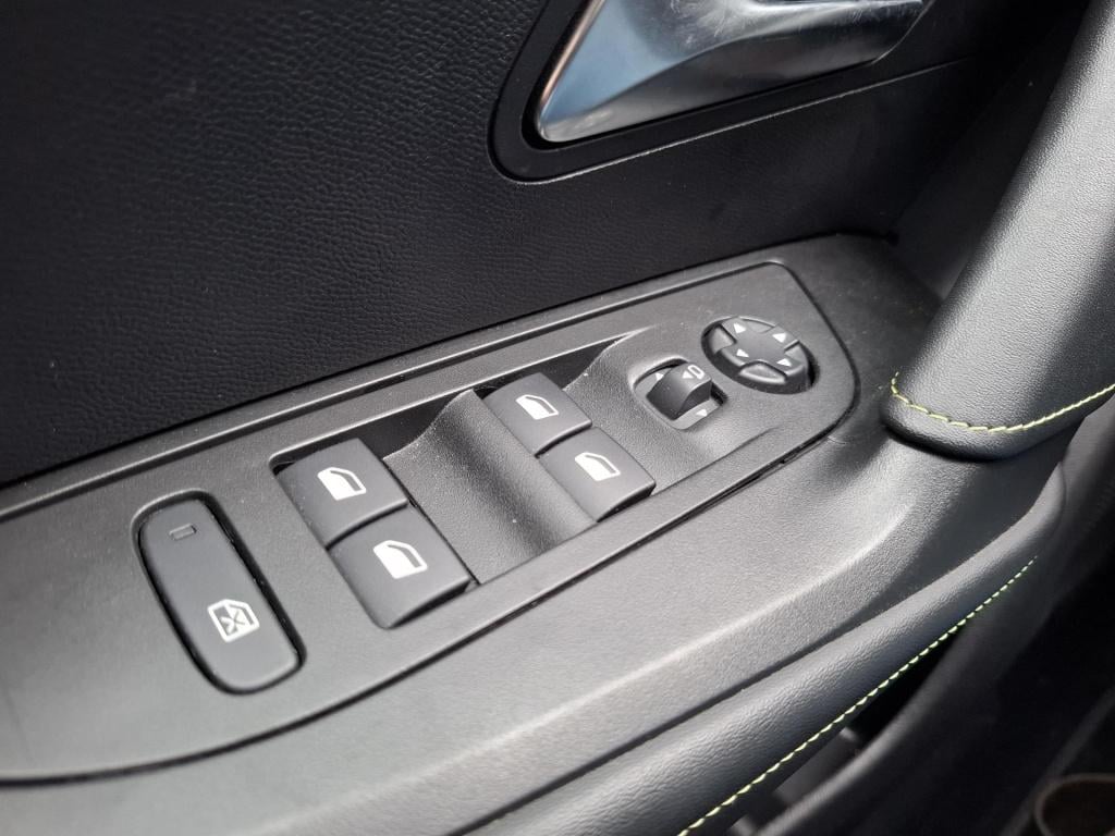 Peugeot 2008 suv 130 gt-line schuif-/kanteldak/cam/trekhaak
