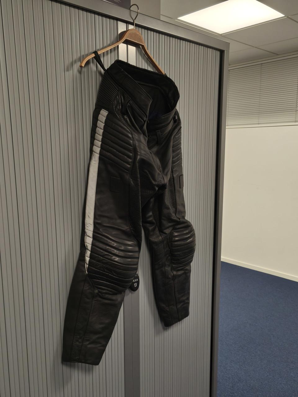 Te koop Klpd leren motorbroek.