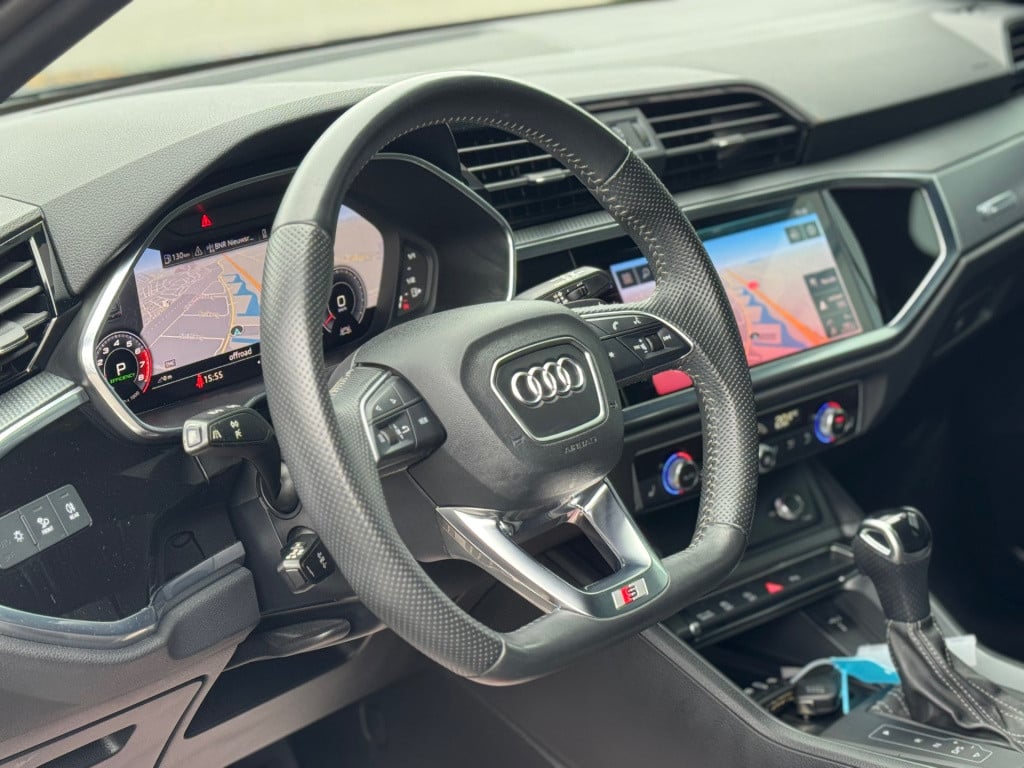 Audi Q3 35 tfsi 3x s-line * keyless * matrix led * carplay