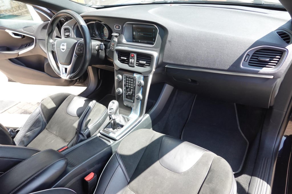 Volvo V40 1.6 t3 r-design