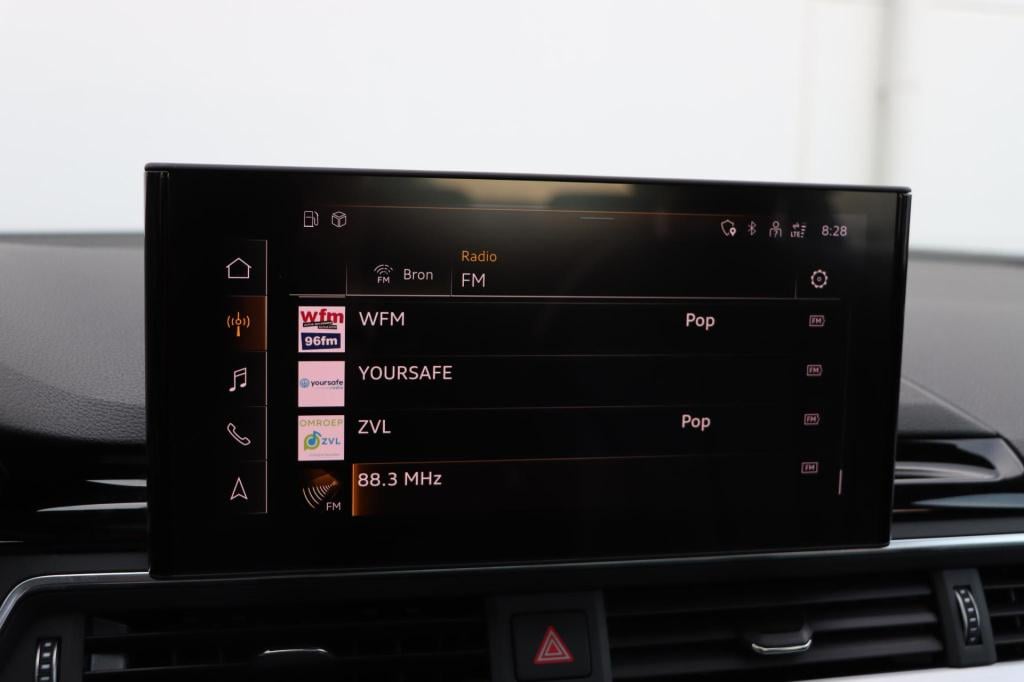 Audi A4 limousine 35 tfsi launch edition s-line 150pk s-tronic | pano | hud