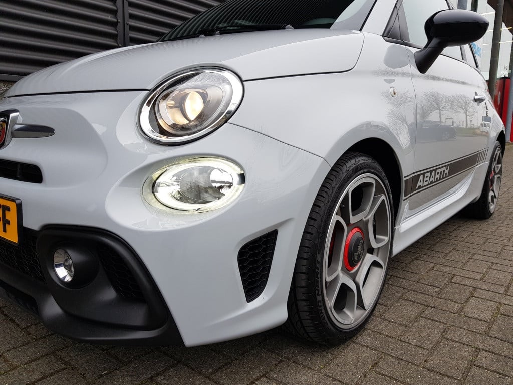 Abarth 500 1.4 t-jet abarth 595 - 145 pk