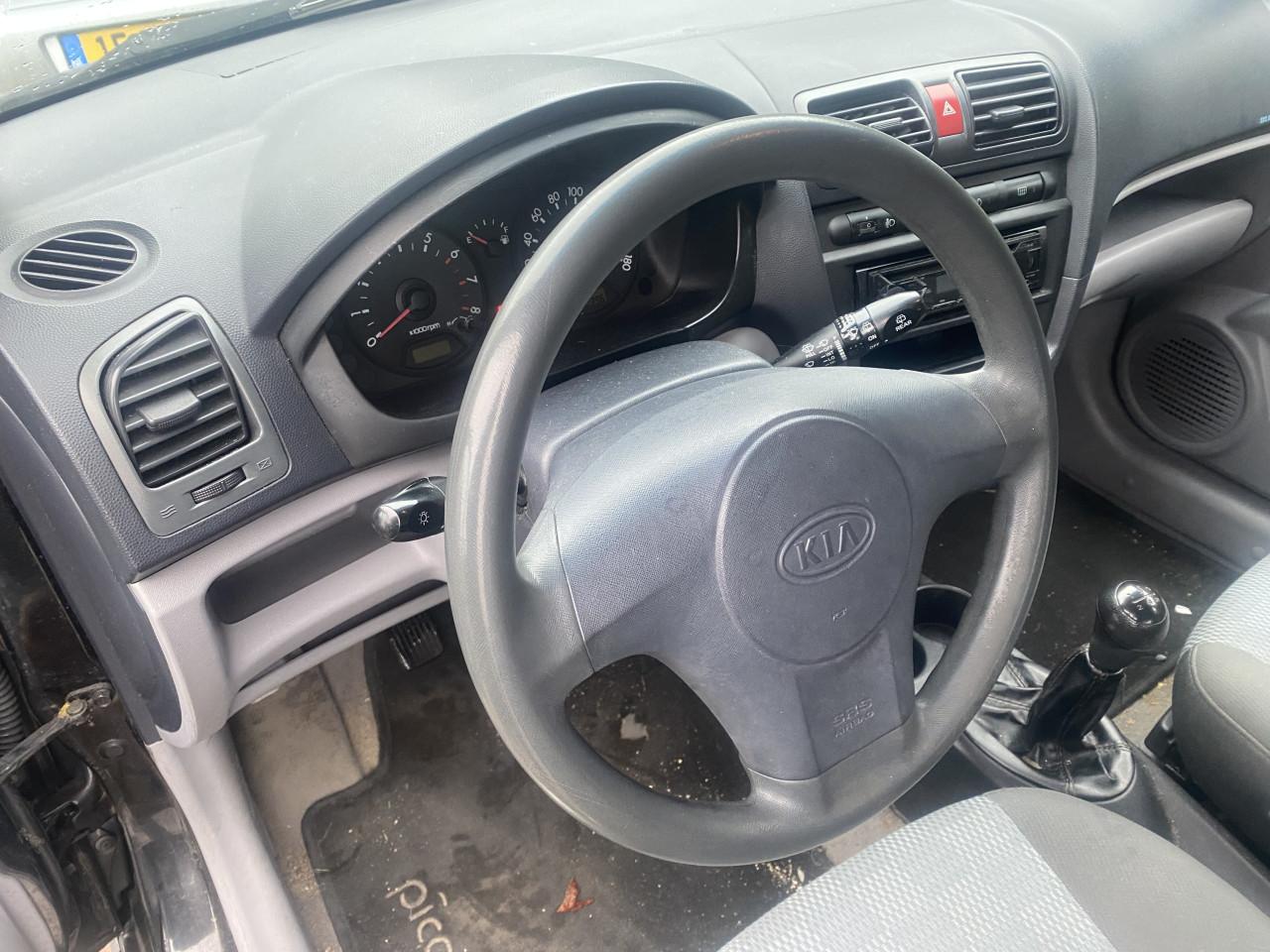 Kia Picanto 2007 – APK afgekeurd – rijdt goed – voor klusser/export