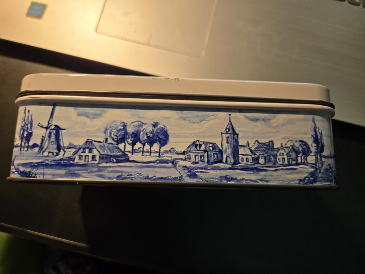 Vintage koektrommel Patria, blauw-witte Delftse molens Hollands tafereel.