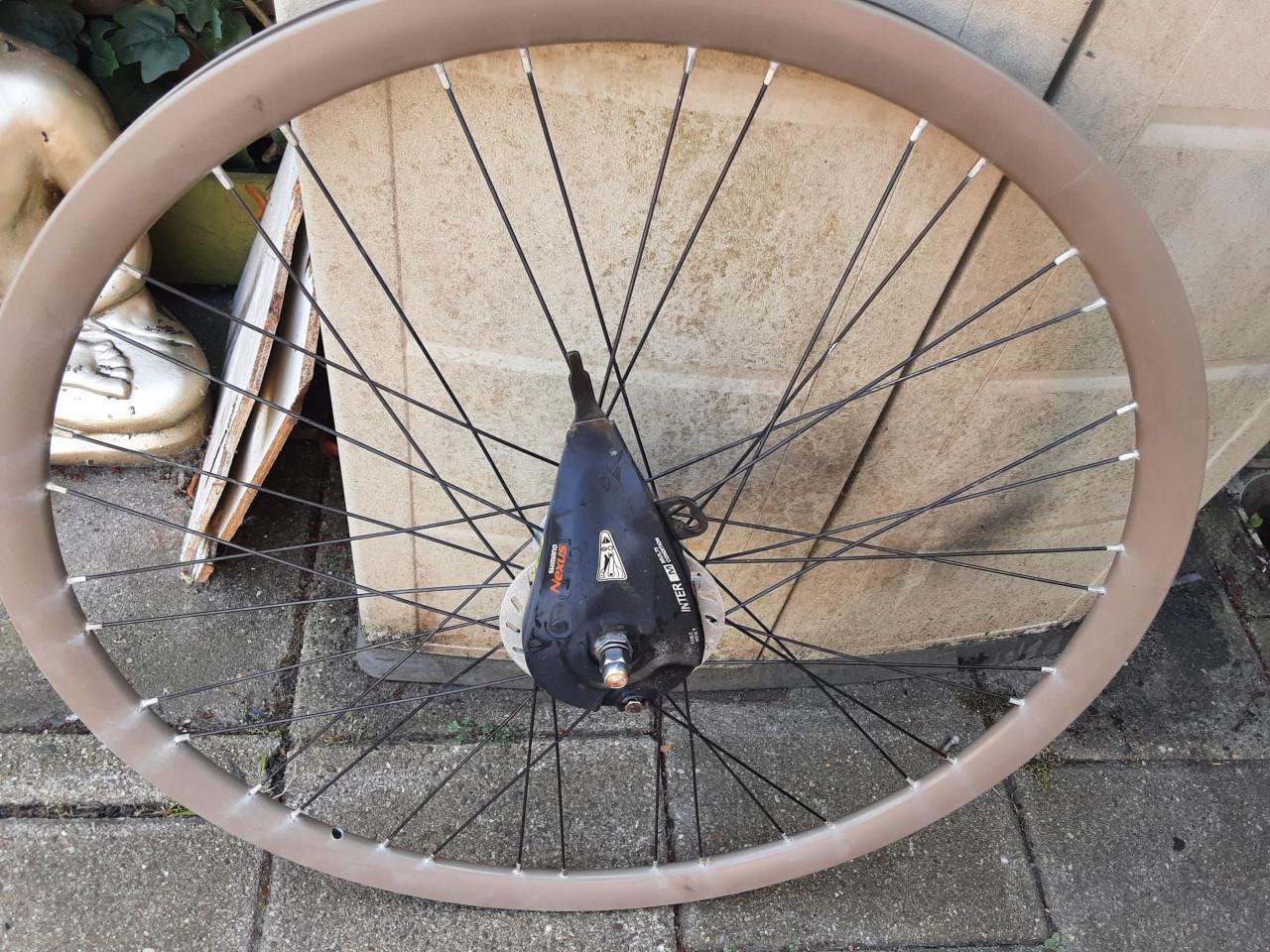Shimano 28 inch voorwiel, naafdynamo, rollerbrake rem