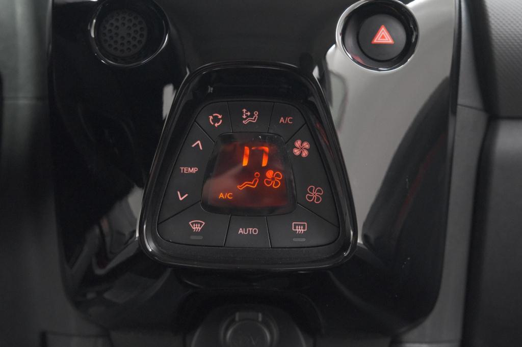 Peugeot 108 1.0 e-vti allure | camera | climate control | dab+ | 15 inch li