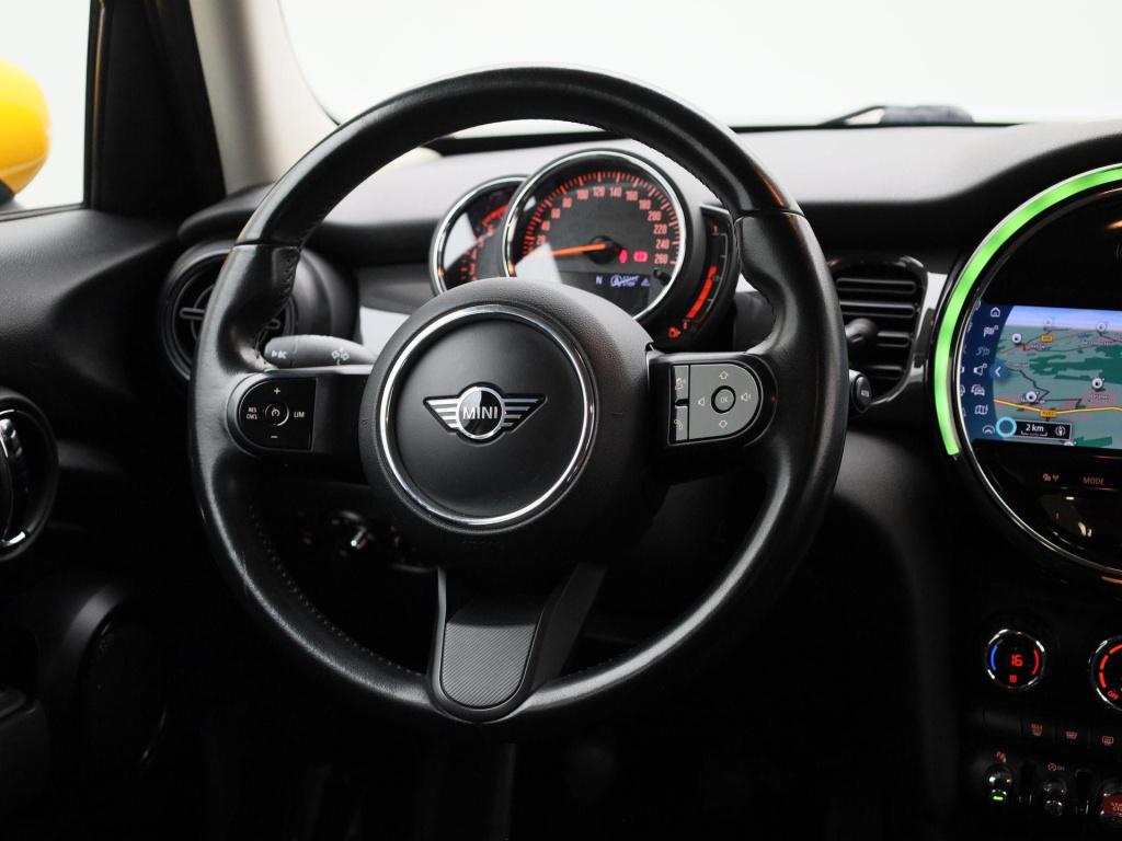 Mini 5-deurs 1.5 one essential | navigatie | lmv | parkeer sensoren | clima