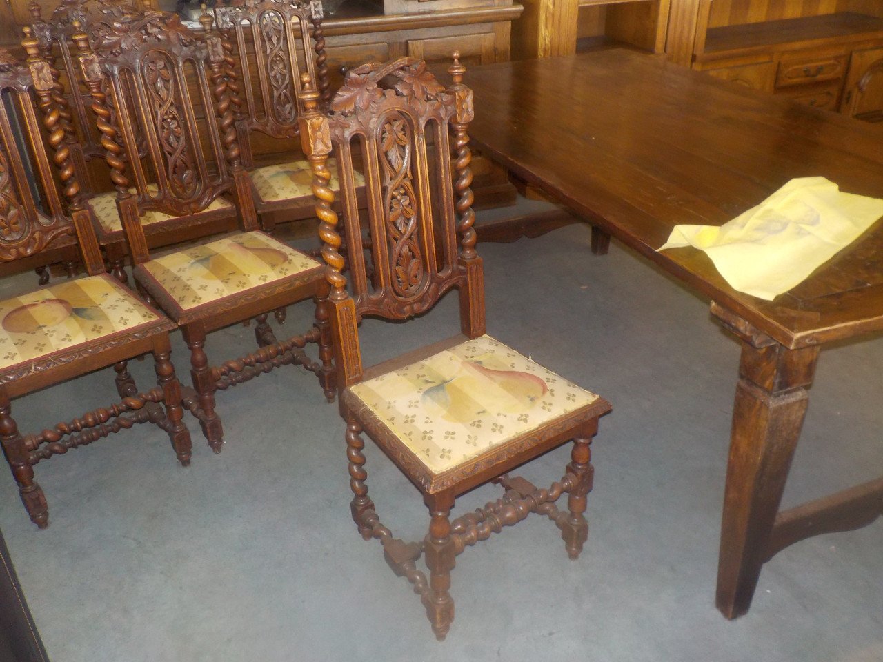 6 antieke stoelen in goede staat opruimprijs 175 euro