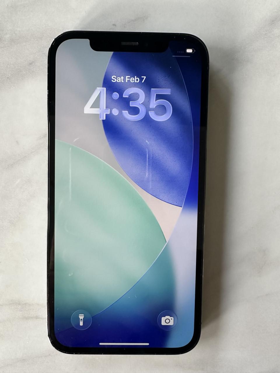 Donker grijze iPhone 12 pro