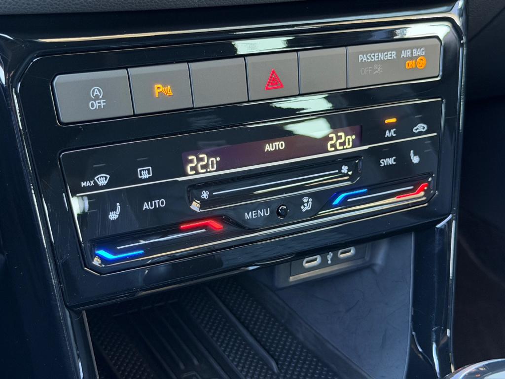 Volkswagen T-cross 1.5 tsi 150pk dsg r-line | camera | trekhaak | navi | iq