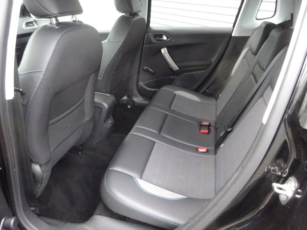 Peugeot 2008 1.2 puretech urban cross airco / navi / cruise / parkeers. / n
