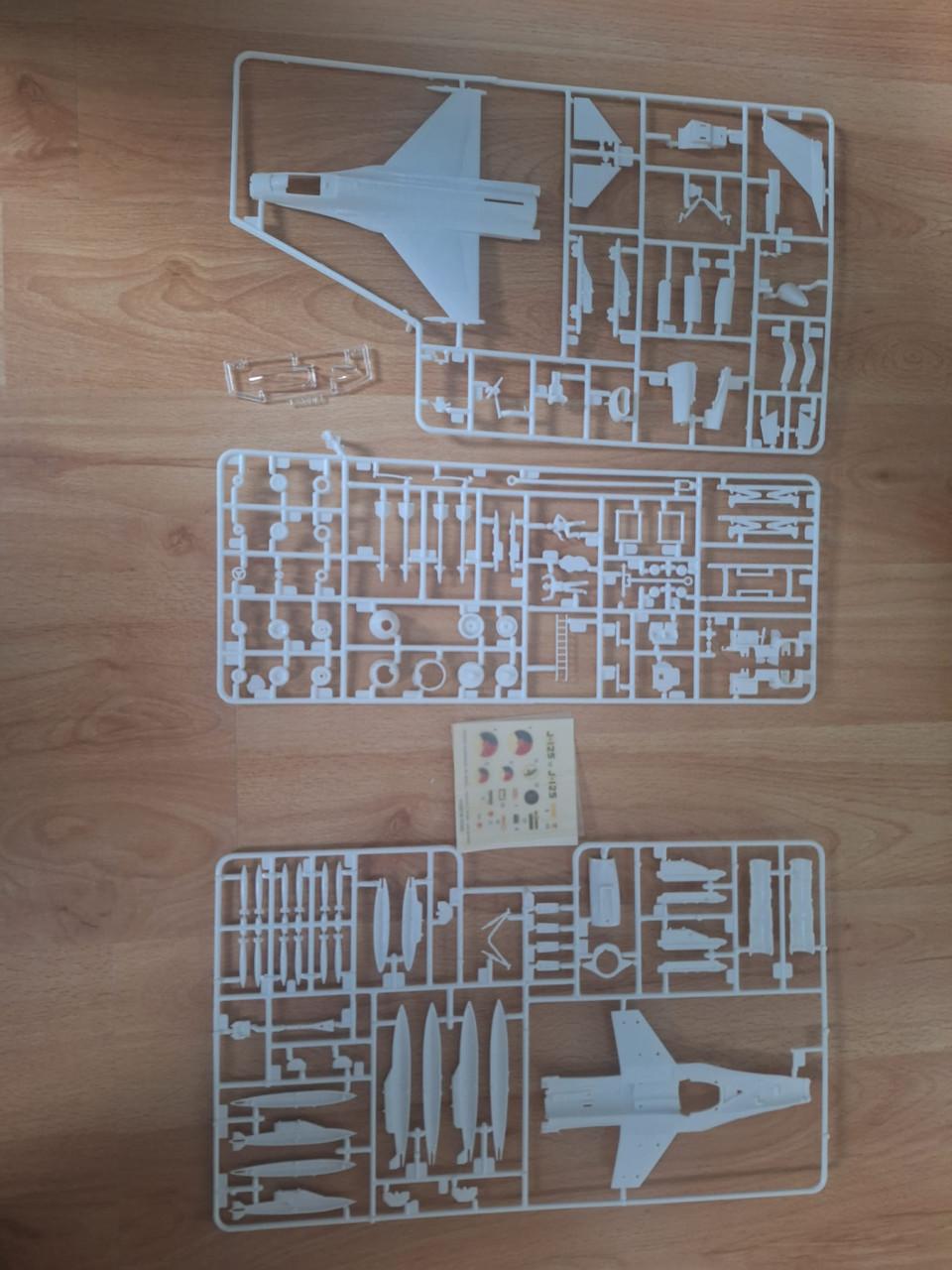 Te koop: Revell F-16 KLu Bouwdoos
