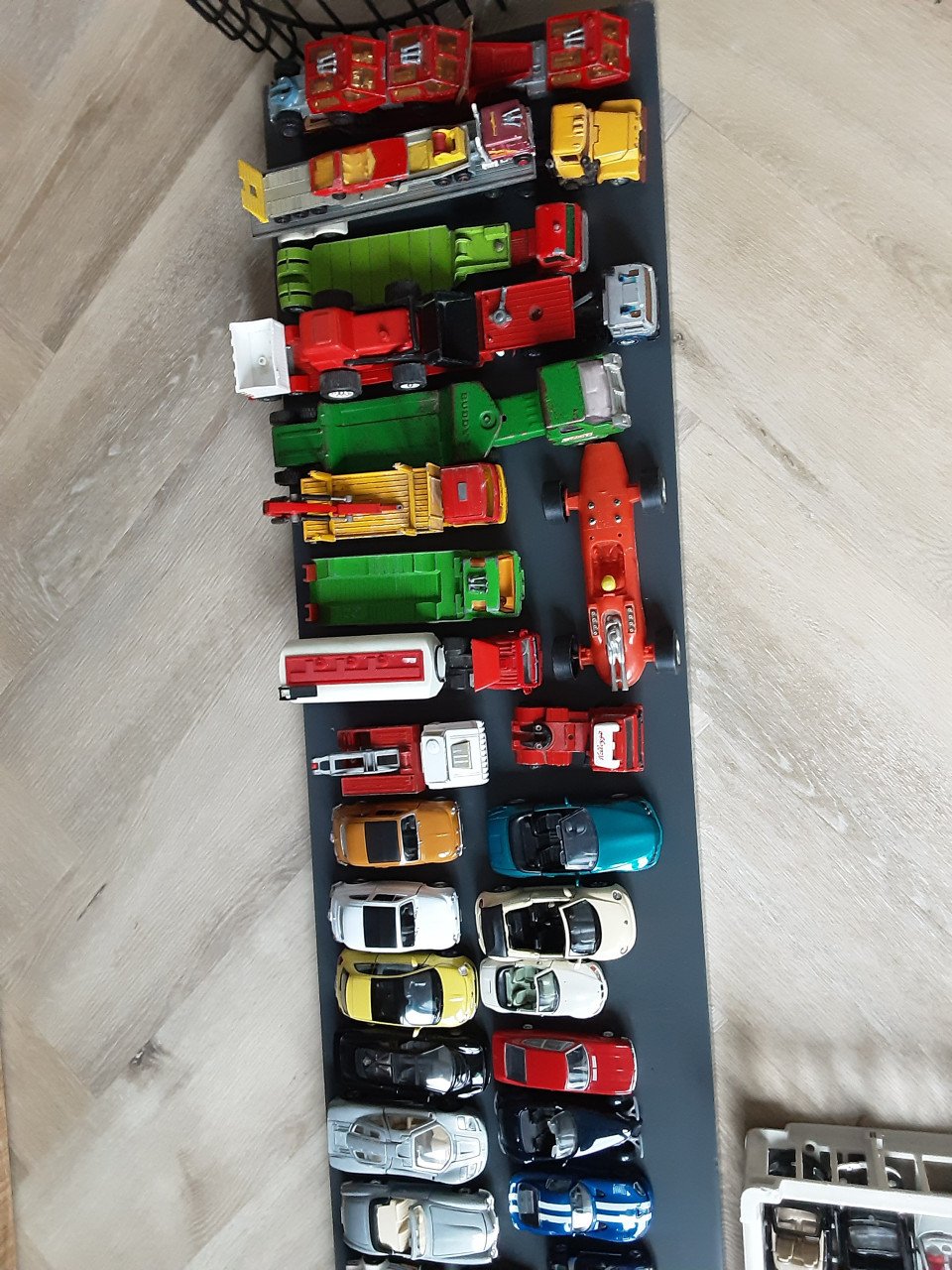 100 model autos