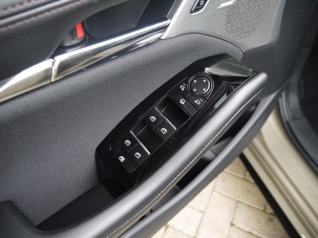 Mazda 3 2.5 e-skyactiv-g m hybrid 140 exclusive-line sedan