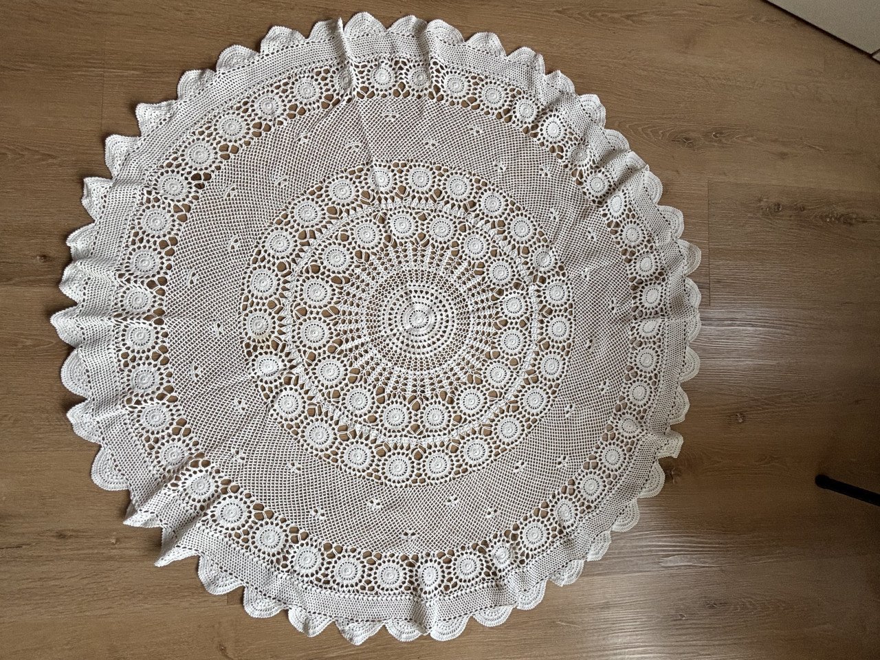 GROOT HAND GEHAAKT TAFELKLEED Ø100 cm