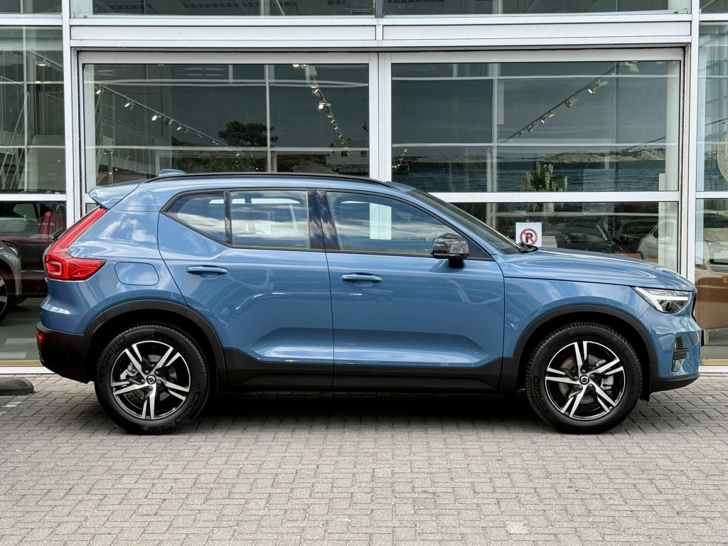 Volvo XC40 b4 197pk plus dark |adap.cruise| trekhaak | camera| elektrische