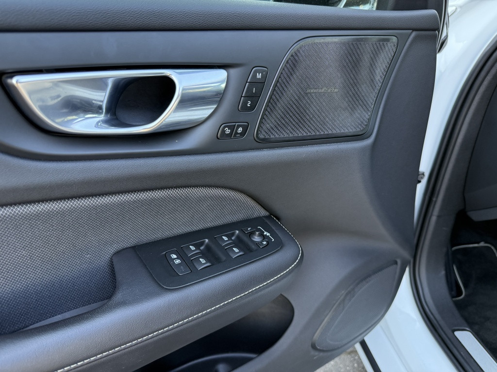 Volvo V60 t6 340pk recharge r-design| panodak| adap.cruise| h&ksound| came