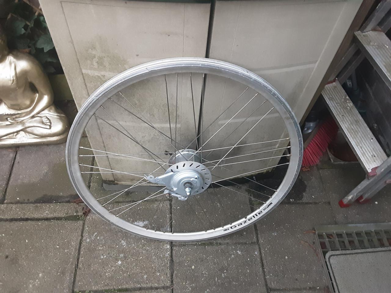 Gazelle 28 inch shimano nexus achterwiel, 8 speed,rollerbrake rem