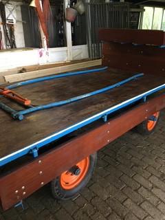 Kleine paardenwagen/aanhanger met bok