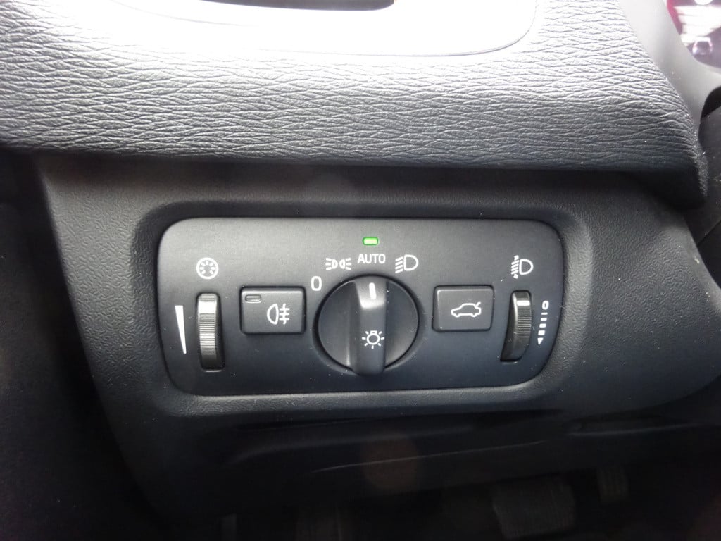 Volvo V40 cross country 2.0 d2 kinetic automaat 1e eigenaar / automaat / cl