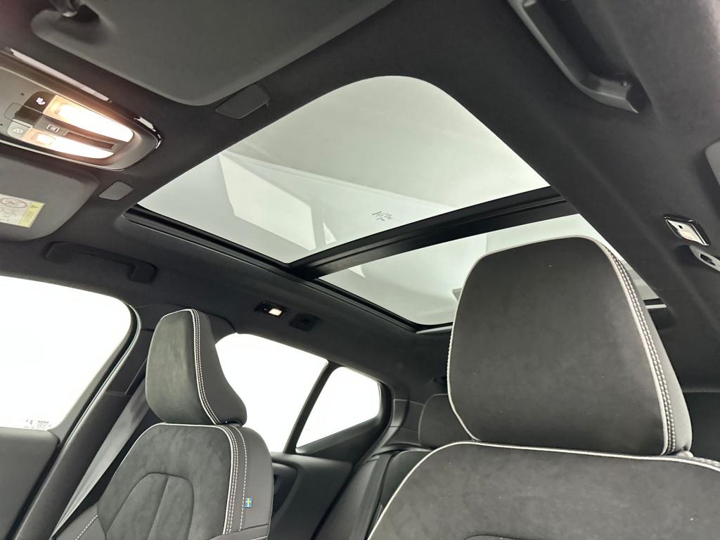 Volvo Ex40 extended range ultra dark europa