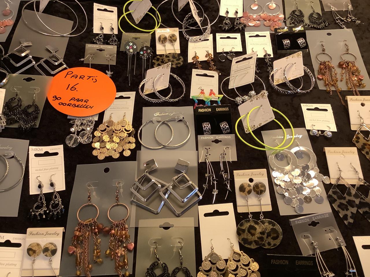 Partij prachtige oorbellen. (Partij 16)