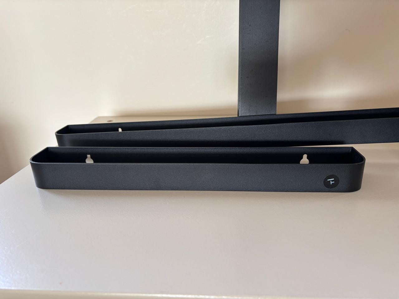 Badkamer accessoires zwart metalen ophangsystemen