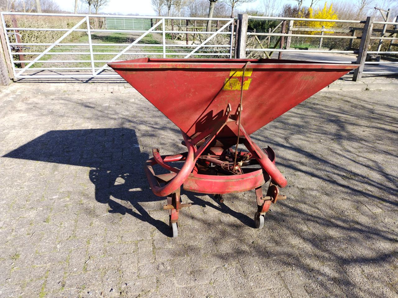 Kunstmeststrooier Lely