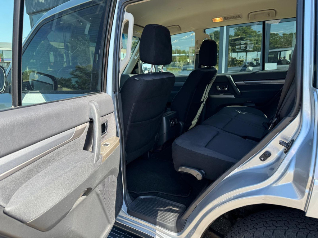 Mitsubishi Pajero 3.5 di- instyle automaat