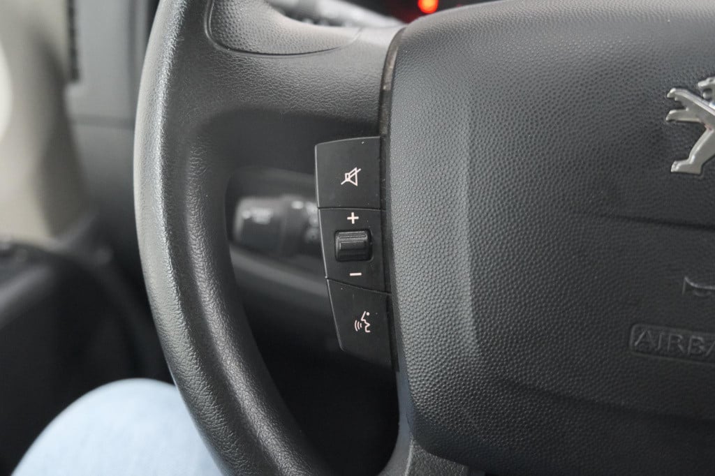 Peugeot Boxer 330 2.2 bluehdi 120 l1h1 premium | trekhaak | camera | betimm