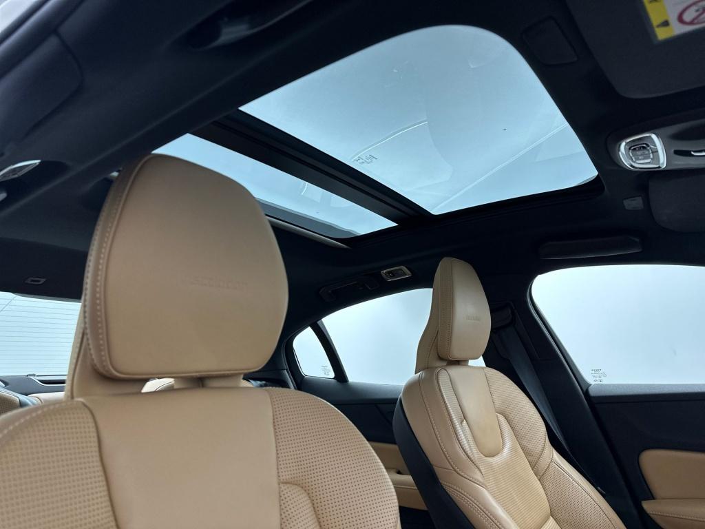 Volvo S60 t6 340pk recharge inscription| full options ! trekhaak