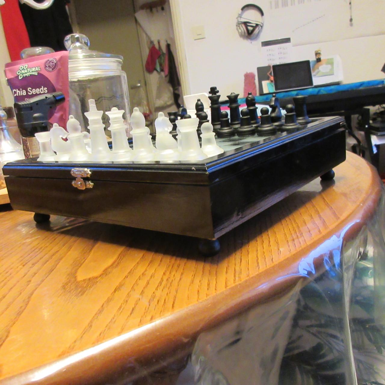 Glazen schaakspel