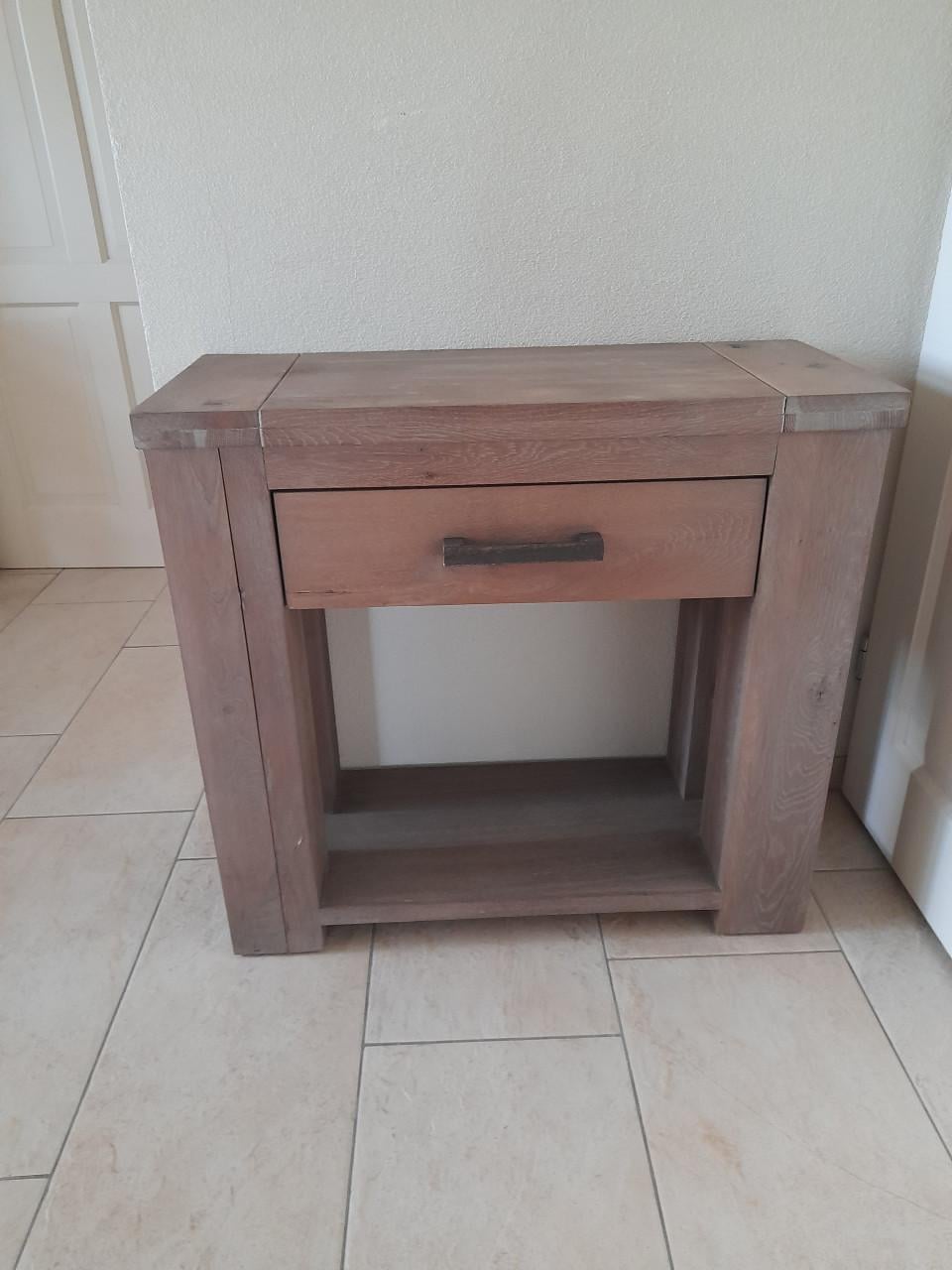 Side table 84 x 36 x 78H (in goede staat )