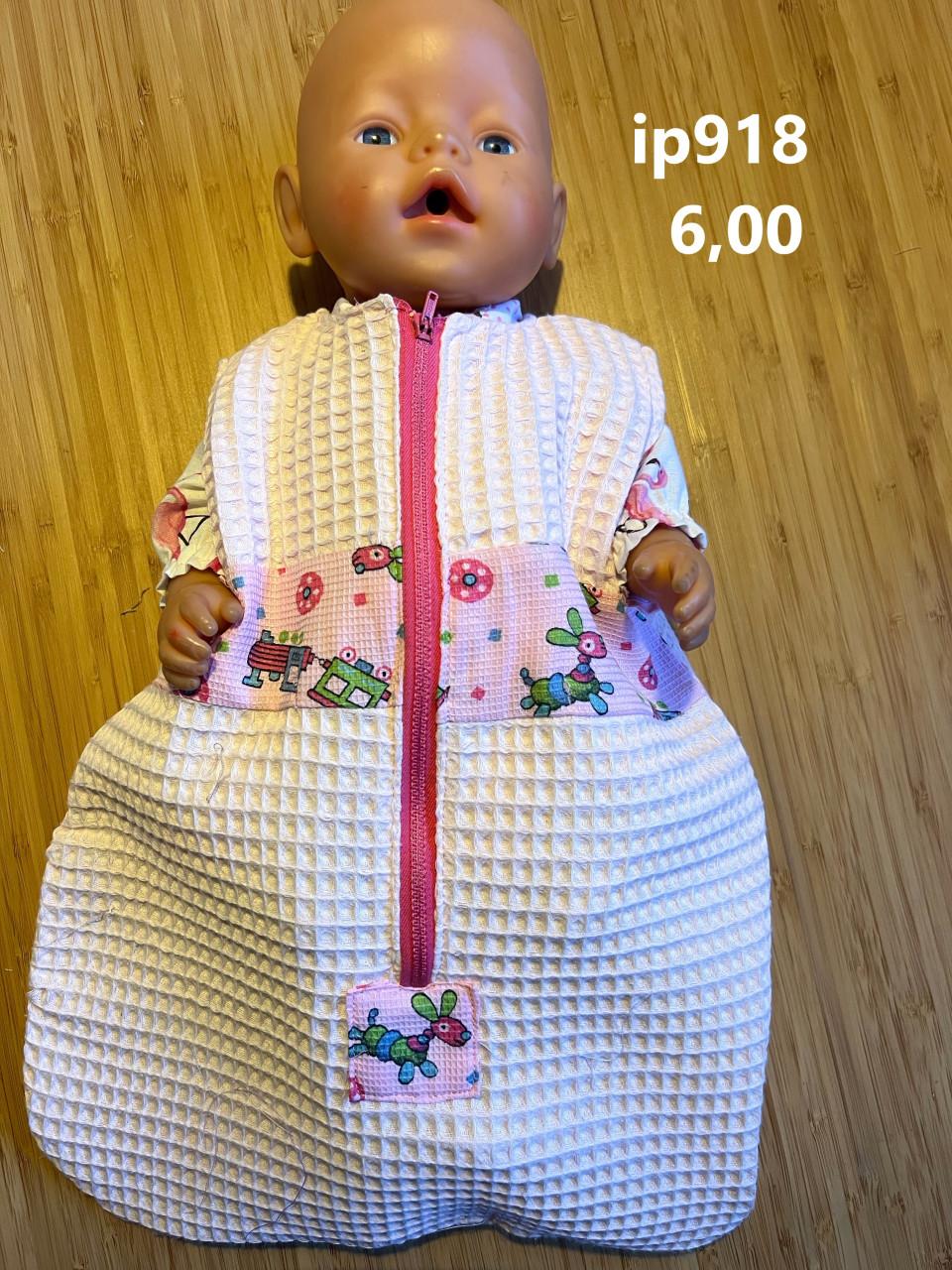 Poppenkleertjes baby born. Slaapzak. Opbrengst KiKa.