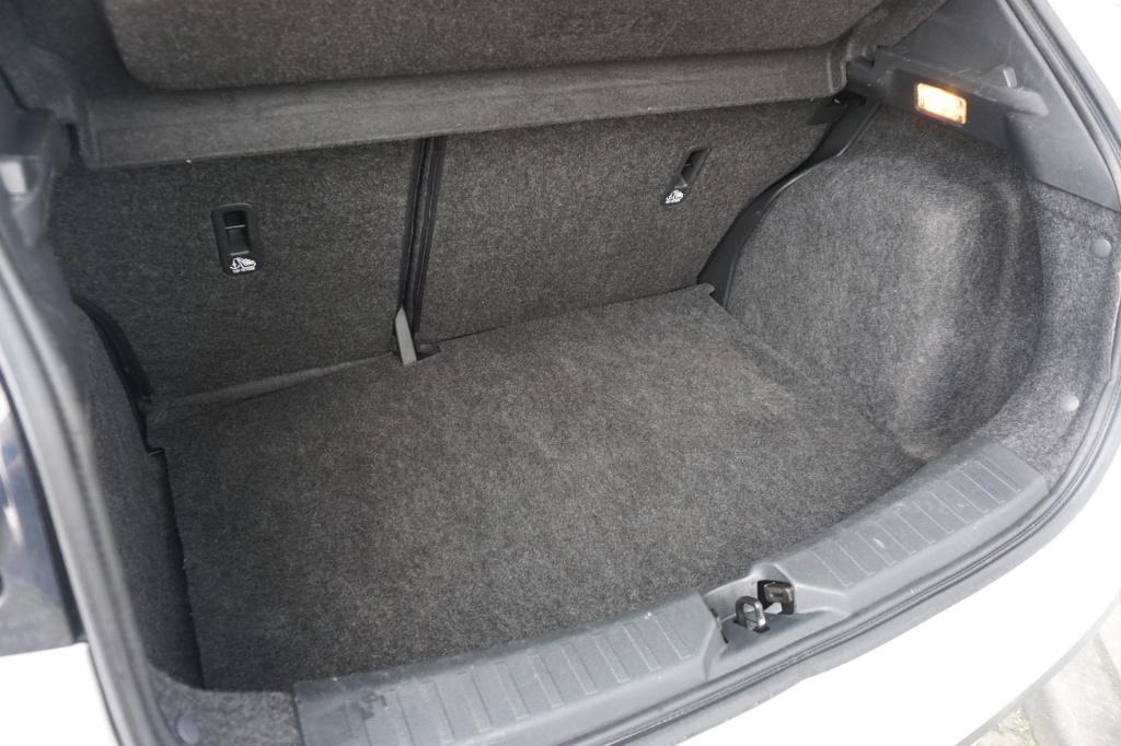 Nissan Micra 1.0l visia+ airco / cruise / bt / elektr. ramen / lm velgen / 