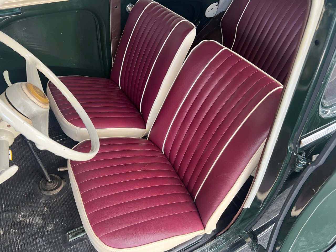 Prachtige Renault 4 CV uit 1957