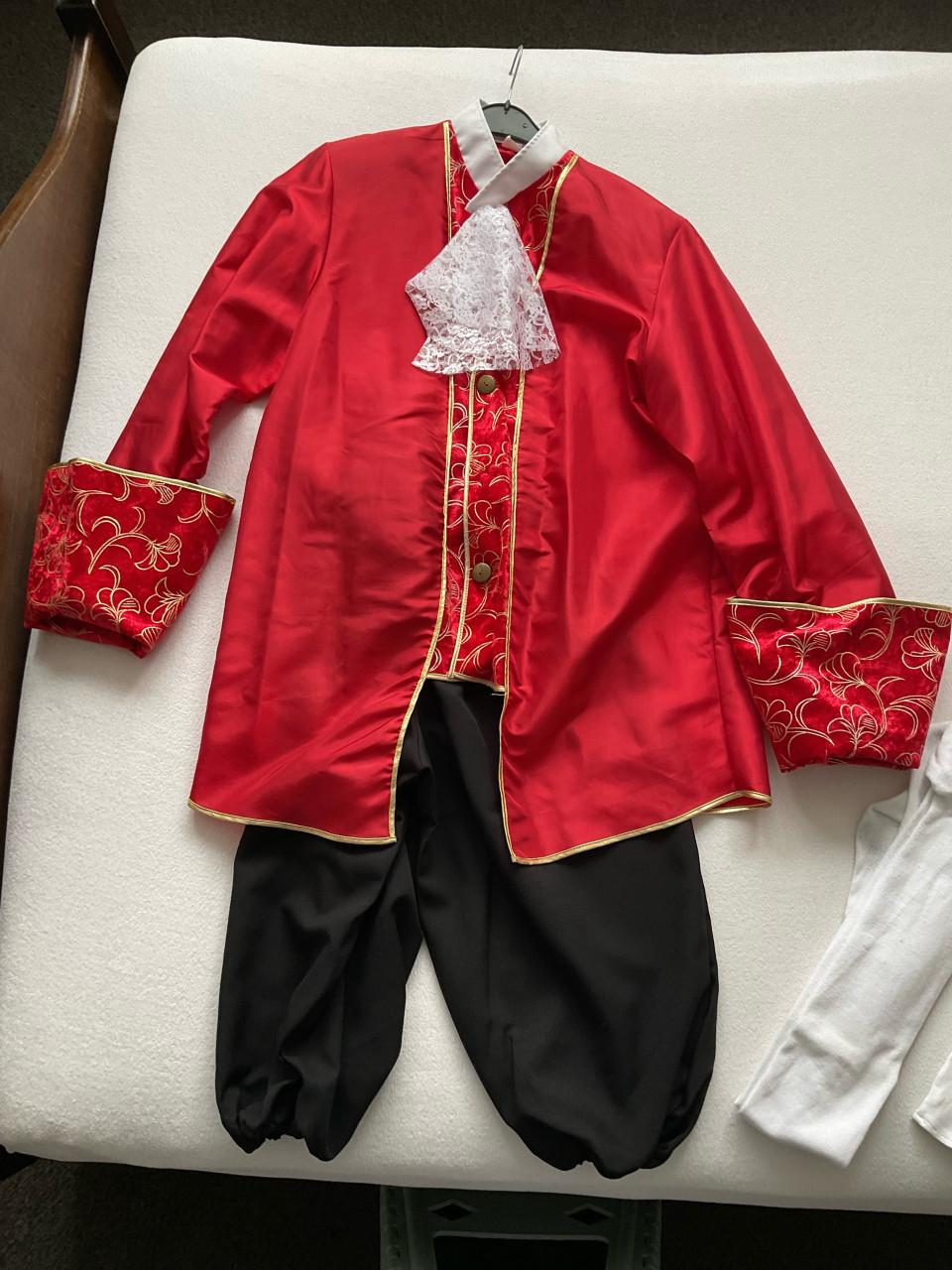 Carnaval .     markies kostuum  maat 60