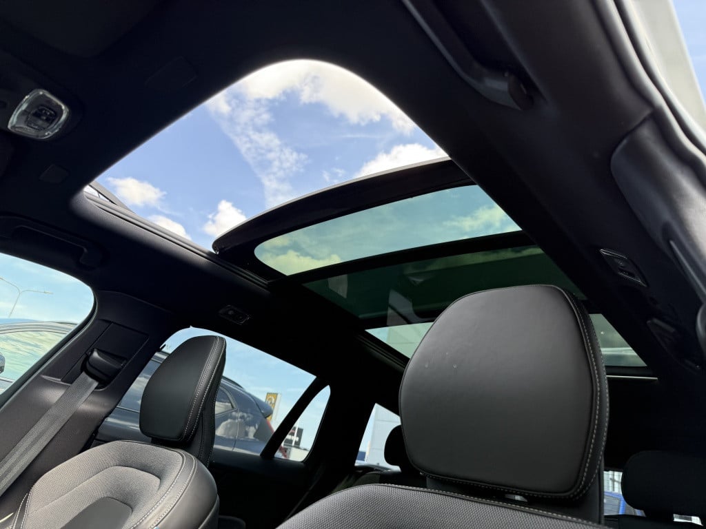 Volvo V60 t6 340pk recharge r-design| panodak| adap.cruise| 360 camera