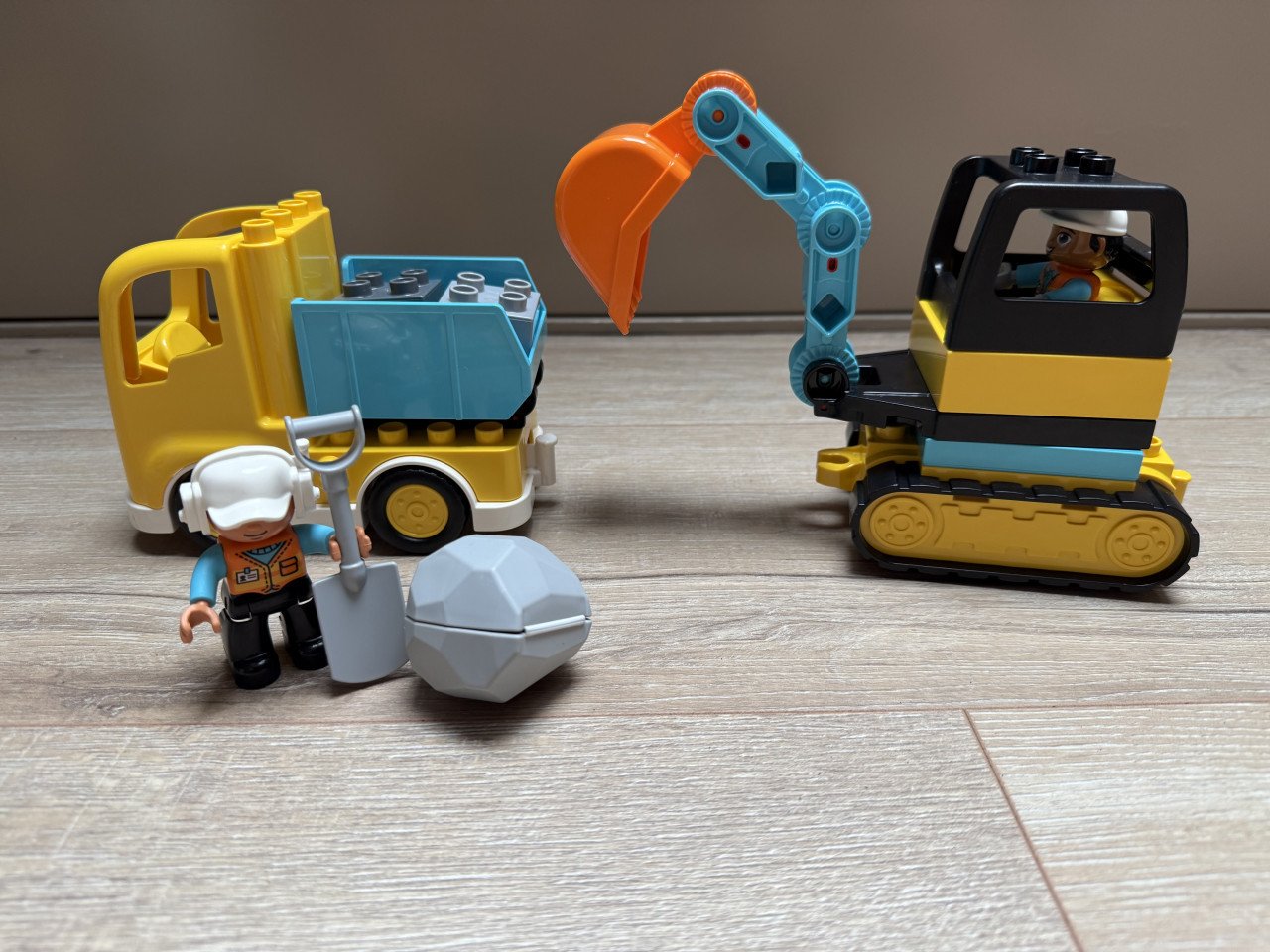 Lego Duplo - Truck en graafmachine