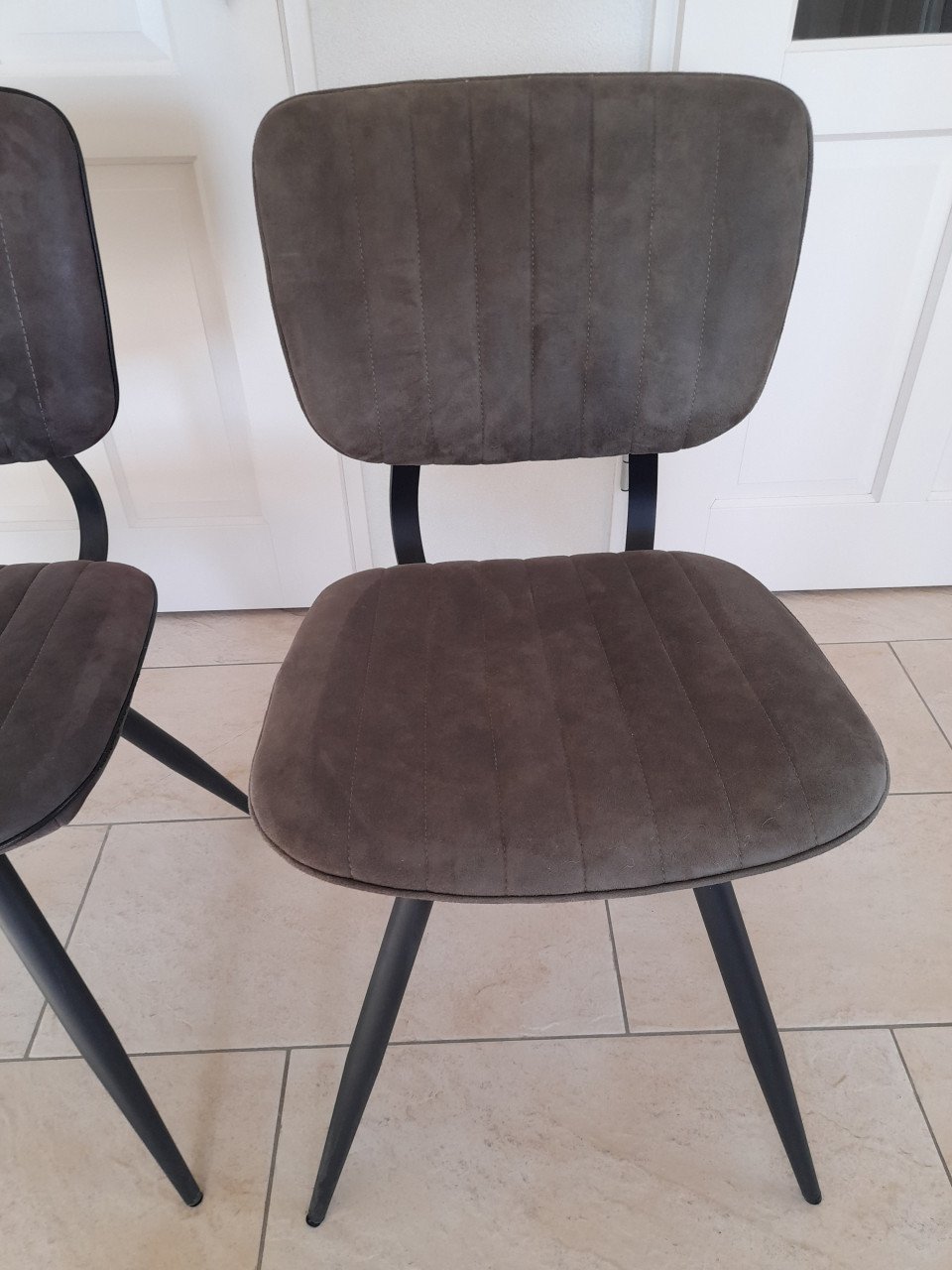 2 leuke stoelen (in goede staat)