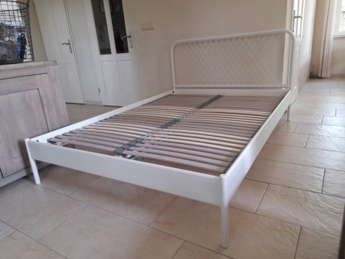 140 x 200 Metalen Bed (in goede staat )