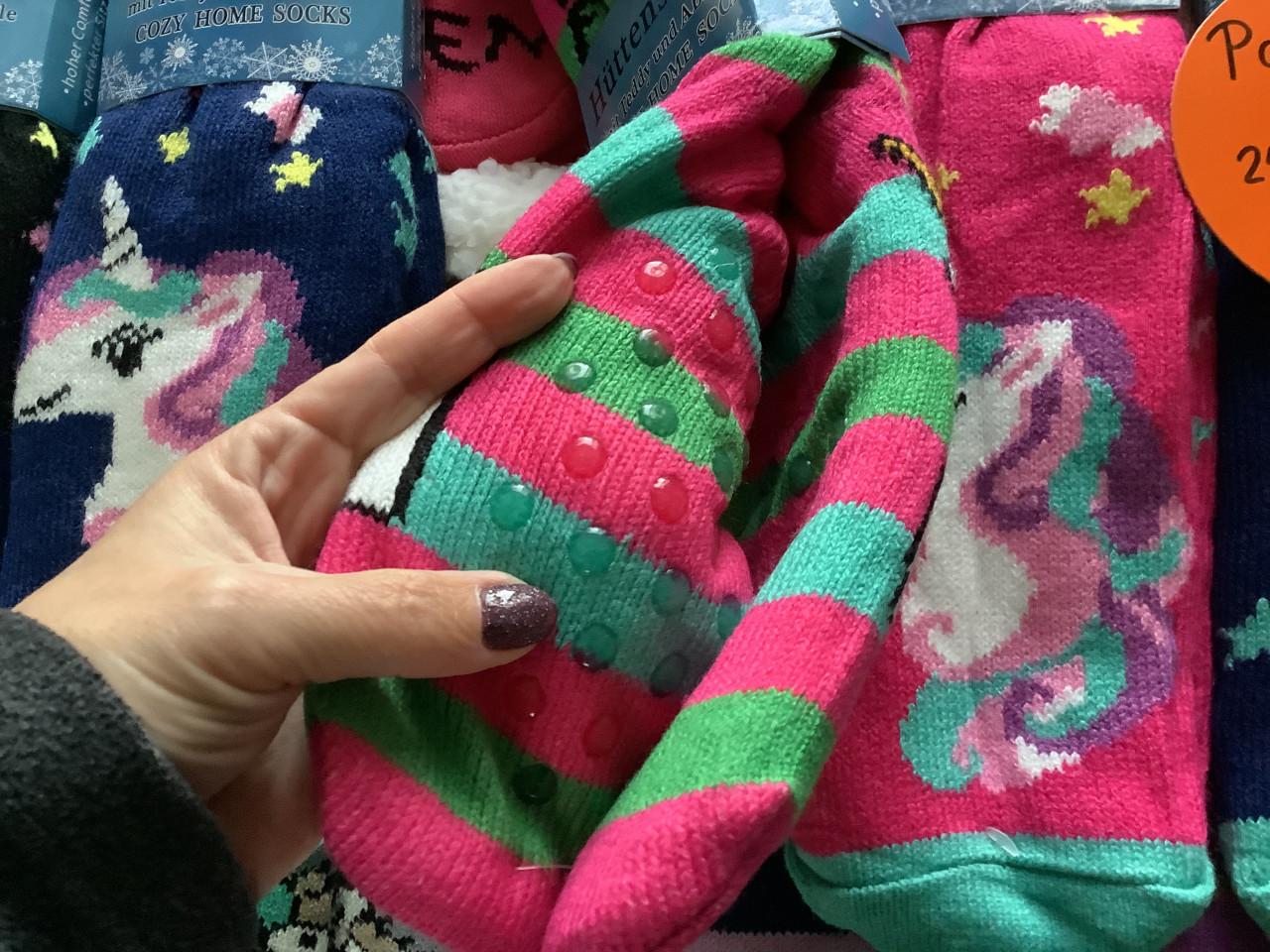 Partij super leuke fluffy huissokken. ( partij 25)