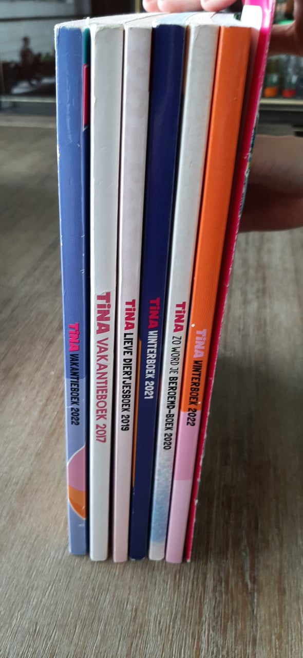 Flinke stapel Penny's stripboeken en Tina