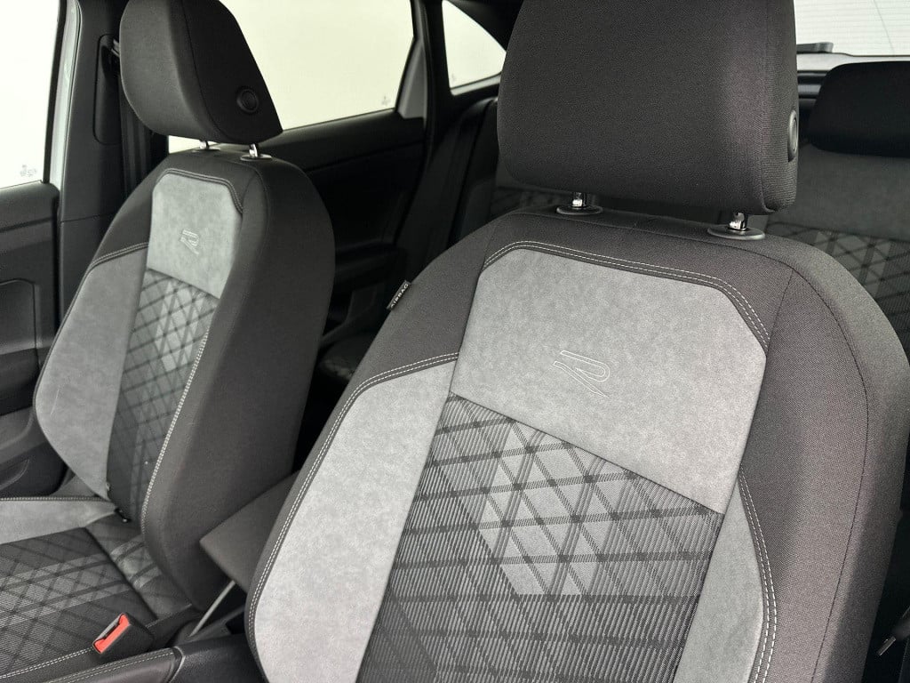 Volkswagen Taigo r-line-edition 1.5 110 kw / 150 pk tsi cuv 7 versn
