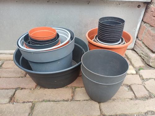 Diverse binnen/kweekpotten, inclusief mooie ELHO binnenpot Ø 27 cm